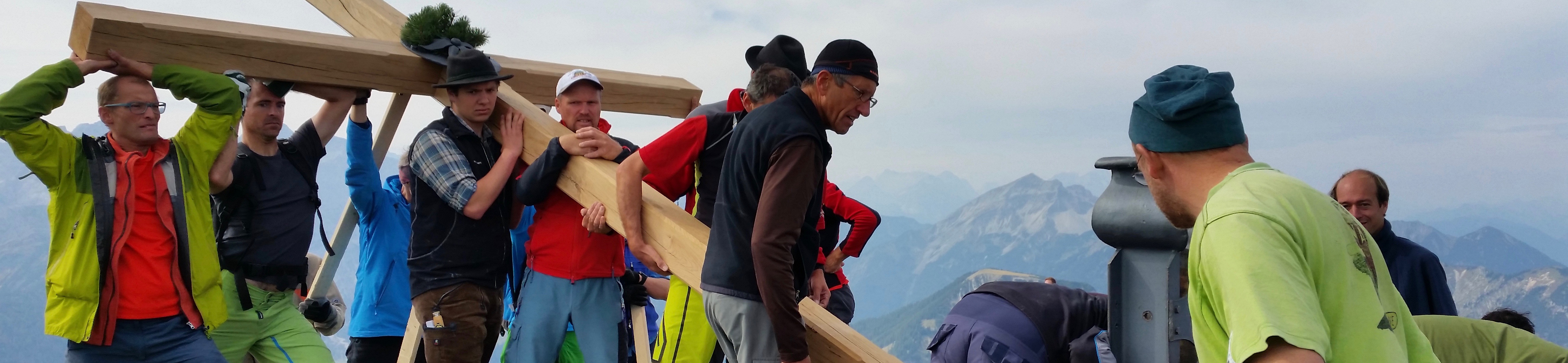 Neues Gipfelkreuz am Schafreuter