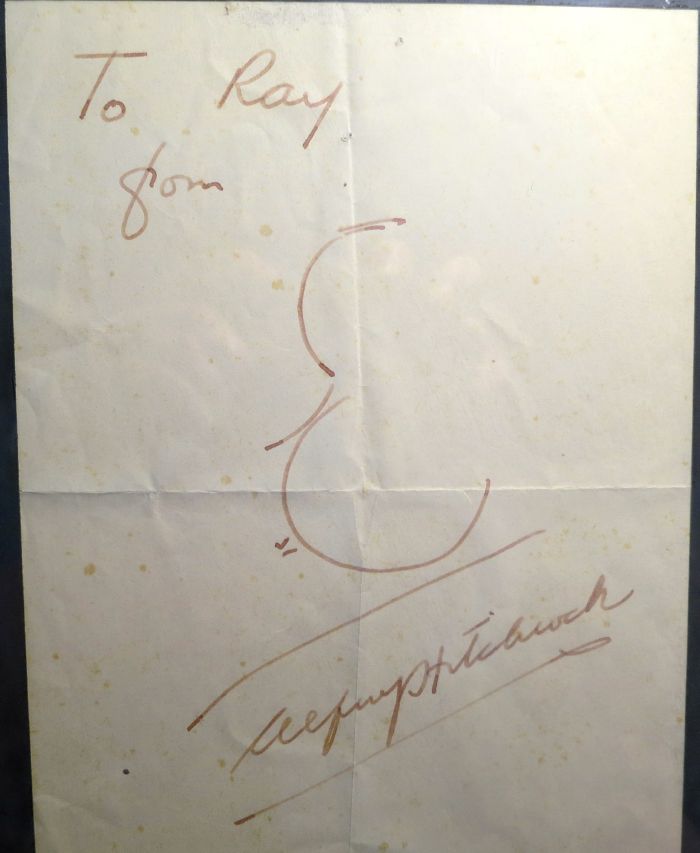 Skizze mit Originalsignatur von Alfred Hitchcock.