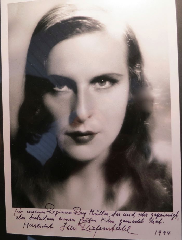 Widmung an Ray Müller von Leni Riefenstahl.