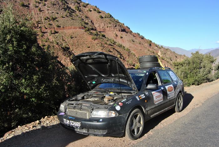 Team Scharf fährt durch Marokko.