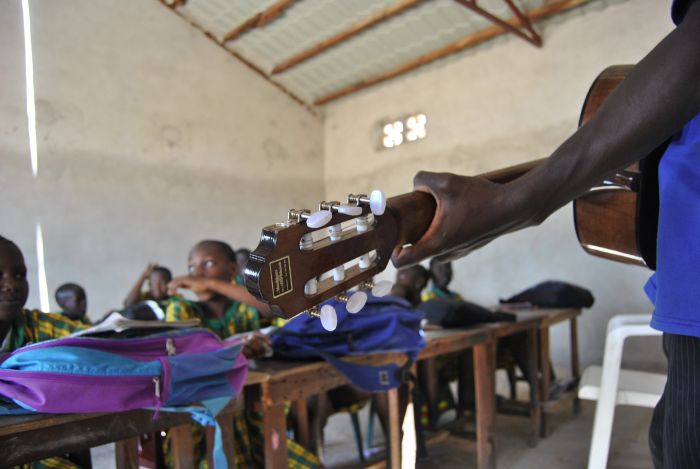 Die Gitarre des Musikhauses am Dornbusch aus Frankfurt am Main…