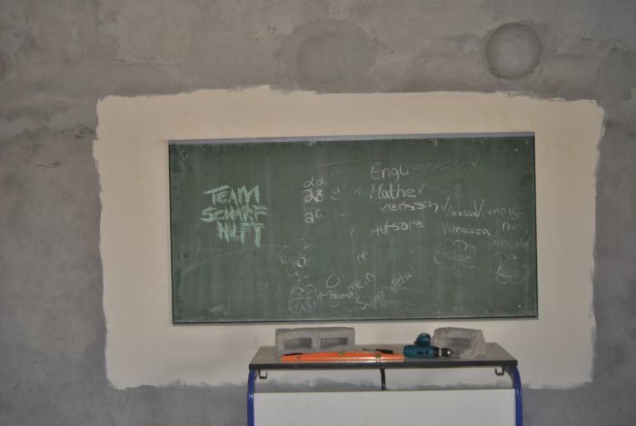Die Schulräume wurden gestrichen und die aus Deutschland gespendeten Tafeln in vier Klassenräumen angebracht.