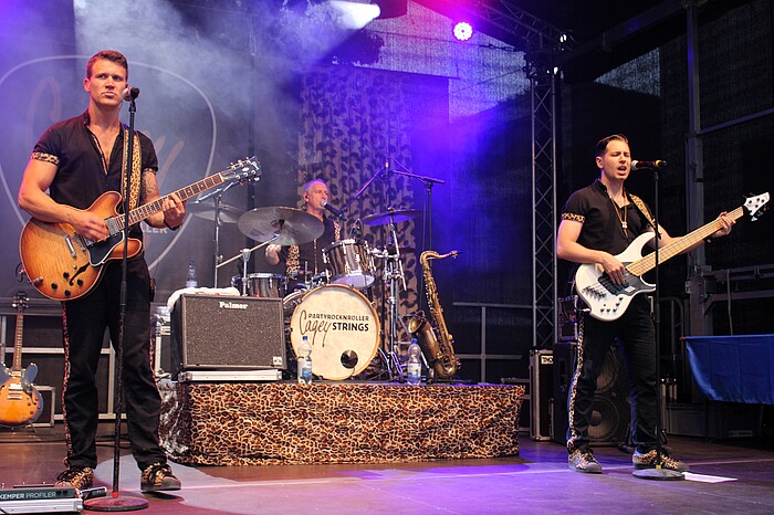 Die Band Cagey Strings beim Alpenland Firmenlauf 2026 in Geretsried