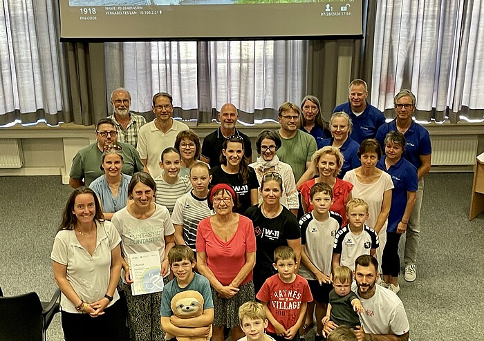 Gruppenfoto der ausgezeichneten Teams und Nachwuchsradler bei der Preisverleihung des STADTRADELN 2026 im Rathaus Wolfratshausen.