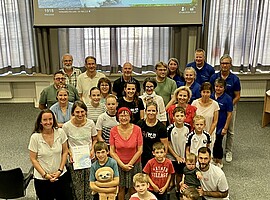 Gruppenfoto der ausgezeichneten Teams und Nachwuchsradler bei der Preisverleihung des STADTRADELN 2026 im Rathaus Wolfratshausen.
