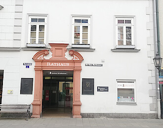 Hubert und Staller Drehort Rathaus Wolfratshausen
