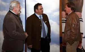 Prof. Dr. Wolfgang Seiler (Vorstandsvorsitzender Energiewende Oberland), Landrat Josef Niedermaier (Lkr. Bad Tölz-Wolfratshausen), Markus Wasmeier, v.l.