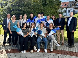Neue Nachwuchskräfte des Landratsamtes Weilheim-Schongau mit Landrat Johann Bertl und Verantwortlichen