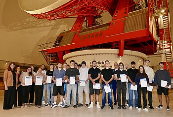 BDS Azubi Akademie: Abschluss der 16. Runde im Radom Raisting Gruppenfoto der Teilnehmerinnen und Teilnehmer der 16. BDS Azubi Akademie bei der Zertifikatsübergabe im Radom Raisting.