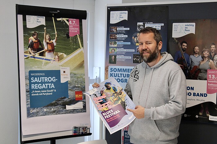 Kulturmanager Andreas Kutter stellt die Kulturhöhepunkte 2026 in Wolfratshausen vor. Andreas Kutter präsentiert das Kulturprogramm 2026 der Stadt Wolfratshausen.