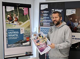 Andreas Kutter präsentiert das Kulturprogramm 2026 der Stadt Wolfratshausen.