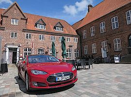 Tesla Model S in Jelling und Ribe / DK