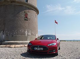 Tesla Model S im Norden Dänemarks