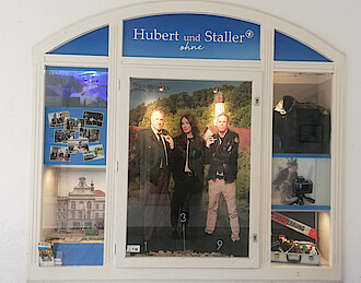 Hubert und / ohne Staller Fenster in Wolfratshausen